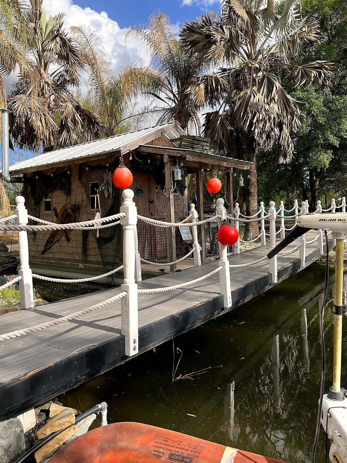 The houseboat on the pond